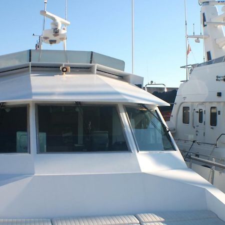 Your Own Private Yacht Hotel Sant Adrià de Besòs Eksteriør billede