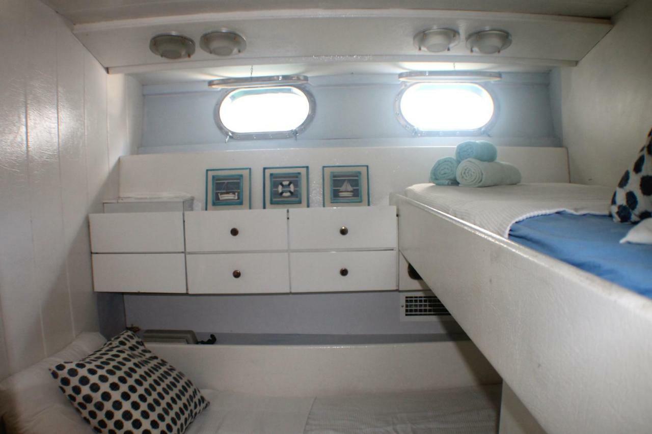 Your Own Private Yacht Hotel Sant Adrià de Besòs Eksteriør billede