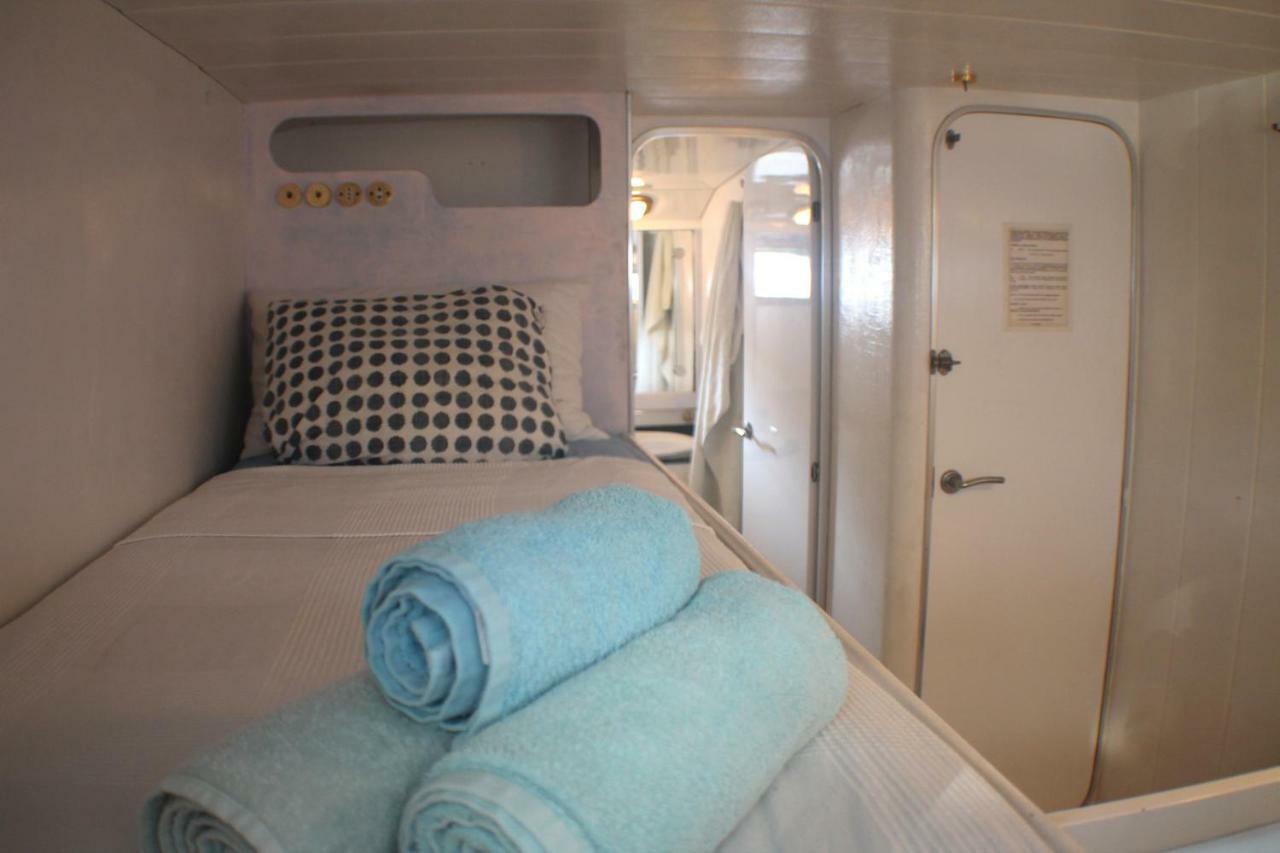 Your Own Private Yacht Hotel Sant Adrià de Besòs Eksteriør billede