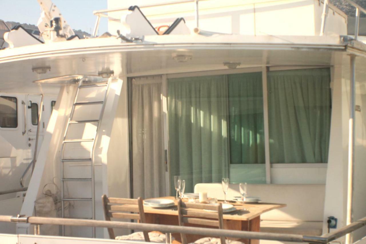Your Own Private Yacht Hotel Sant Adrià de Besòs Eksteriør billede